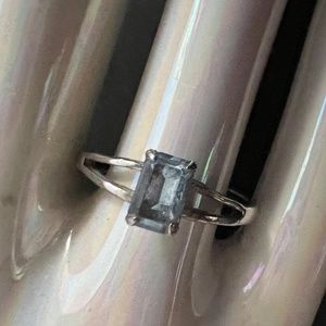 VINTAGE EMERALD CUT AQUAMARINE CENTER STONE SET IN STERLING SILVER RING sz 5.5